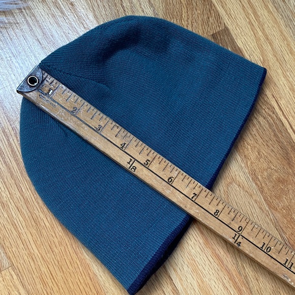 The North Face Dark Blue Knit Beanie Reversible Unisex - Picture 6 of 7